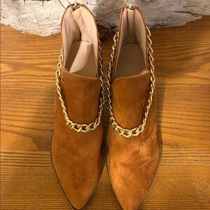 Elegant Brown Suede Ankle Boots with Gold Chain